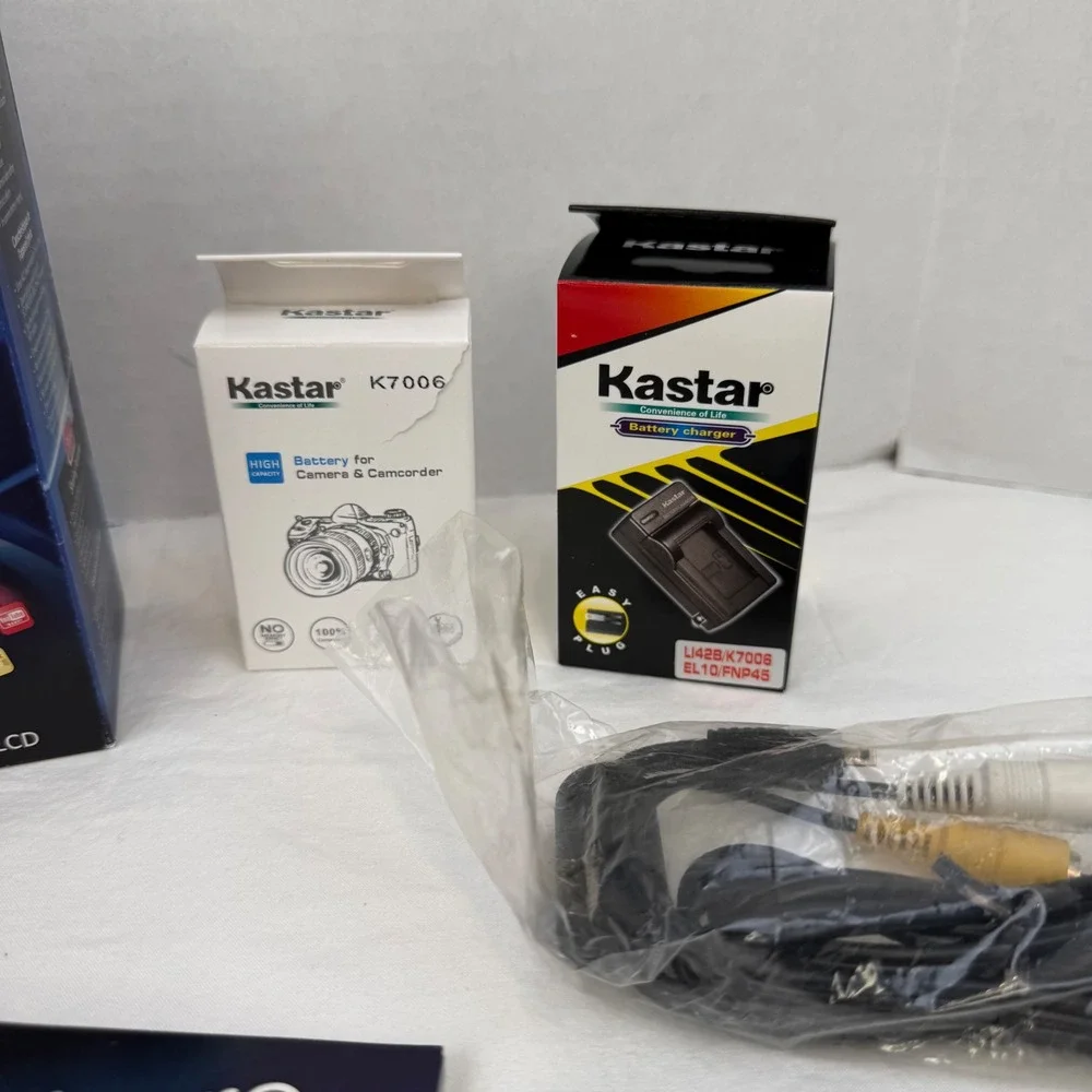 Kodak Easyshare Touch M577 Digital Camera Purple 14MP 5x Zoom Boxed Bundle